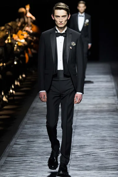Look 1